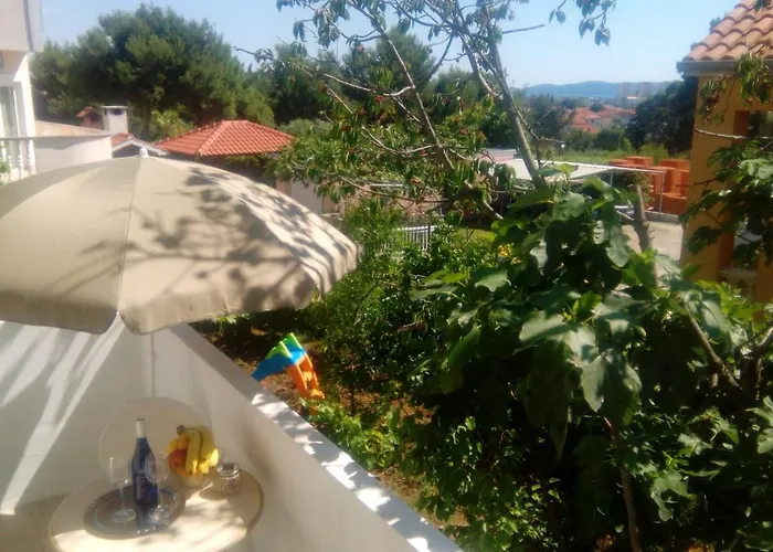 With A Parking Space - 13557 * זאדאר